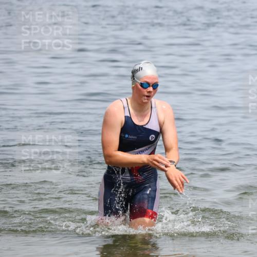 21.06.2025 - 27. Vierlanden-Triathlon Lena Gebhardt http://msf.ph/oto/8038400 15.06.2025 12:24:54 Schwimmen 1049 meine-sportfotos.de