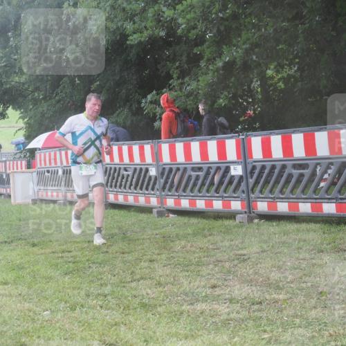 21.06.2025 - 27. Vierlanden-Triathlon KatJ http://msf.ph/oto/8038403 15.06.2025 14:20:46 Ziel 806 meine-sportfotos.de