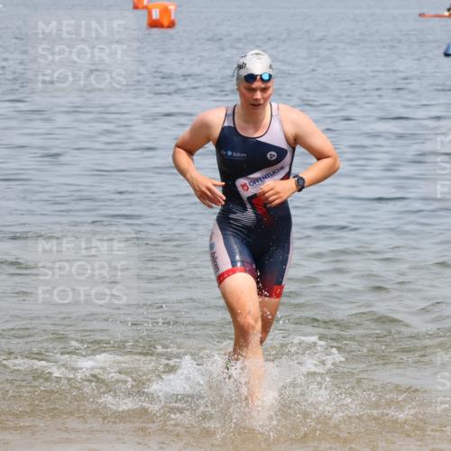 21.06.2025 - 27. Vierlanden-Triathlon Lena Gebhardt http://msf.ph/oto/8038410 15.06.2025 12:24:56 Schwimmen 1049 meine-sportfotos.de