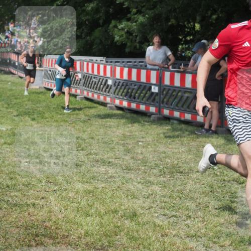 15.06.2025 - 27. Vierlanden-Triathlon KatJ http://msf.ph/oto/8038412 15.06.2025 11:32:39 Schwimmen  meine-sportfotos.de