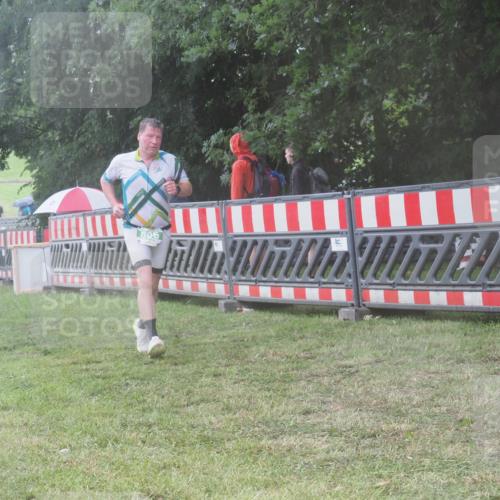 21.06.2025 - 27. Vierlanden-Triathlon KatJ http://msf.ph/oto/8038413 15.06.2025 14:20:47 Ziel 806 meine-sportfotos.de