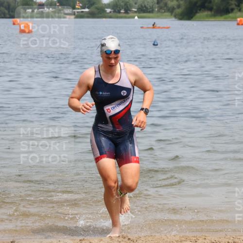 21.06.2025 - 27. Vierlanden-Triathlon Lena Gebhardt http://msf.ph/oto/8038415 15.06.2025 12:24:57 Schwimmen 1049 meine-sportfotos.de