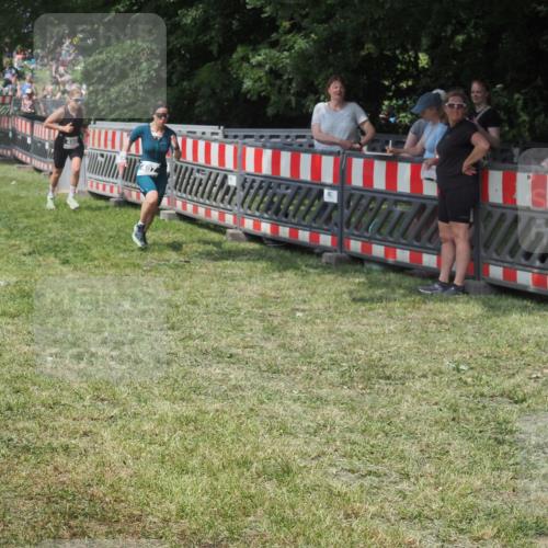 15.06.2025 - 27. Vierlanden-Triathlon KatJ http://msf.ph/oto/8038417 15.06.2025 11:32:39 Schwimmen  meine-sportfotos.de
