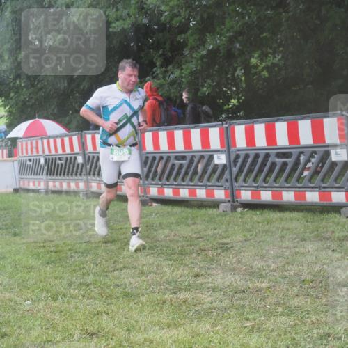 21.06.2025 - 27. Vierlanden-Triathlon KatJ http://msf.ph/oto/8038418 15.06.2025 14:20:47 Ziel 806 meine-sportfotos.de