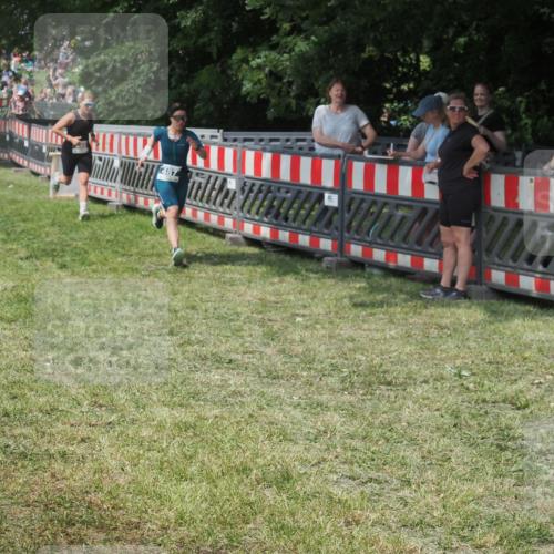 15.06.2025 - 27. Vierlanden-Triathlon KatJ http://msf.ph/oto/8038423 15.06.2025 11:32:39 Schwimmen  meine-sportfotos.de