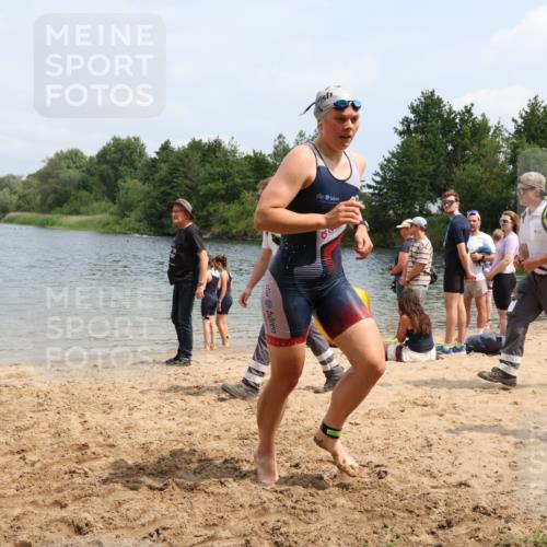 21.06.2025 - 27. Vierlanden-Triathlon Lena Gebhardt http://msf.ph/oto/8038427 15.06.2025 12:25:00 Schwimmen 1049 meine-sportfotos.de