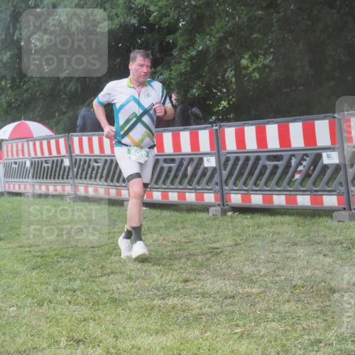 21.06.2025 - 27. Vierlanden-Triathlon KatJ http://msf.ph/oto/8038428 15.06.2025 14:20:47 Ziel 806 meine-sportfotos.de