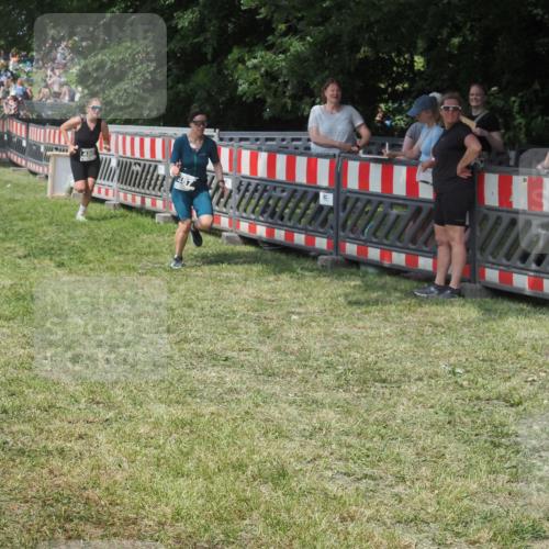 15.06.2025 - 27. Vierlanden-Triathlon KatJ http://msf.ph/oto/8038429 15.06.2025 11:32:39 Schwimmen  meine-sportfotos.de