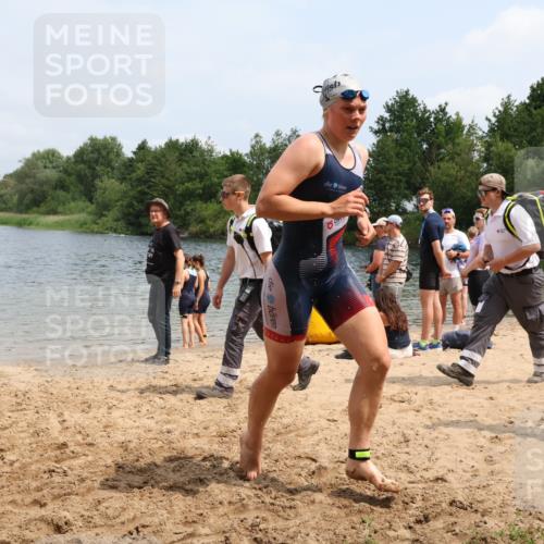 21.06.2025 - 27. Vierlanden-Triathlon Lena Gebhardt http://msf.ph/oto/8038431 15.06.2025 12:25:00 Schwimmen 1049 meine-sportfotos.de