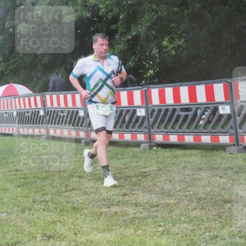 21.06.2025 - 27. Vierlanden-Triathlon KatJ http://msf.ph/oto/8038433 15.06.2025 14:20:47 Ziel 806 meine-sportfotos.de