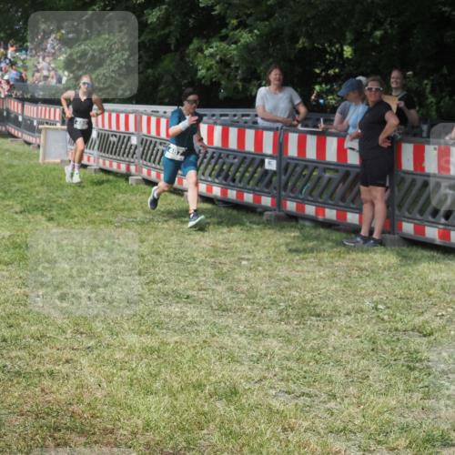 15.06.2025 - 27. Vierlanden-Triathlon KatJ http://msf.ph/oto/8038434 15.06.2025 11:32:39 Schwimmen  meine-sportfotos.de