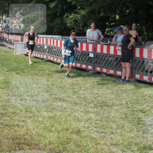 15.06.2025 - 27. Vierlanden-Triathlon KatJ http://msf.ph/oto/8038438 15.06.2025 11:32:39 Schwimmen  meine-sportfotos.de