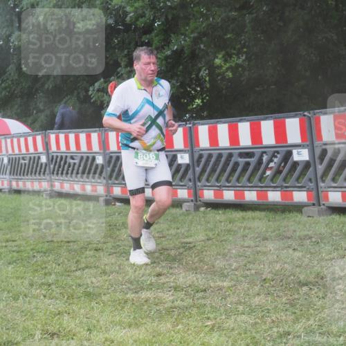21.06.2025 - 27. Vierlanden-Triathlon KatJ http://msf.ph/oto/8038439 15.06.2025 14:20:48 Ziel 806 meine-sportfotos.de