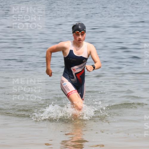 21.06.2025 - 27. Vierlanden-Triathlon Lena Gebhardt http://msf.ph/oto/8038441 15.06.2025 12:25:16 Schwimmen 1051 meine-sportfotos.de
