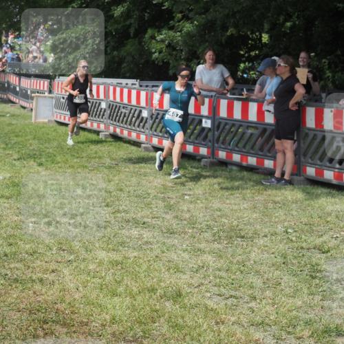 15.06.2025 - 27. Vierlanden-Triathlon KatJ http://msf.ph/oto/8038443 15.06.2025 11:32:39 Schwimmen  meine-sportfotos.de