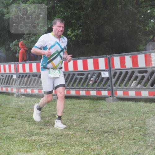 21.06.2025 - 27. Vierlanden-Triathlon KatJ http://msf.ph/oto/8038445 15.06.2025 14:20:48 Ziel 806 meine-sportfotos.de