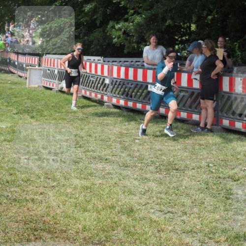 15.06.2025 - 27. Vierlanden-Triathlon KatJ http://msf.ph/oto/8038452 15.06.2025 11:32:40 Schwimmen  meine-sportfotos.de