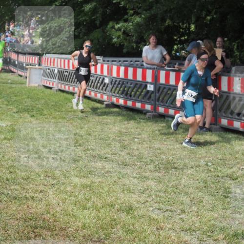 15.06.2025 - 27. Vierlanden-Triathlon KatJ http://msf.ph/oto/8038457 15.06.2025 11:32:40 Schwimmen  meine-sportfotos.de
