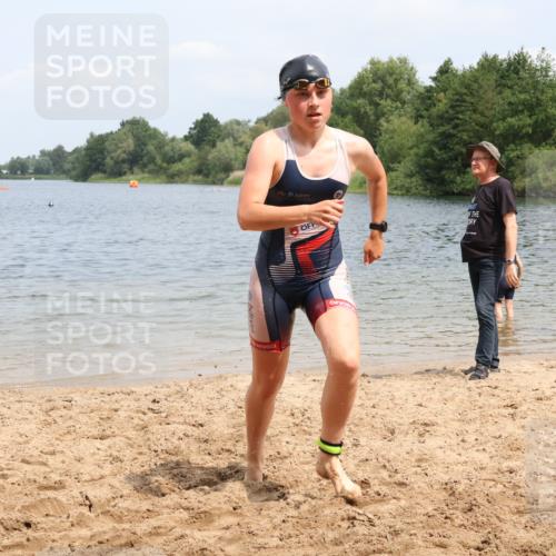 21.06.2025 - 27. Vierlanden-Triathlon Lena Gebhardt http://msf.ph/oto/8038458 15.06.2025 12:25:20 Schwimmen 1051 meine-sportfotos.de