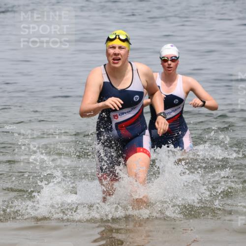 21.06.2025 - 27. Vierlanden-Triathlon Lena Gebhardt http://msf.ph/oto/8038461 15.06.2025 12:26:05 Schwimmen 1050, 1052 meine-sportfotos.de