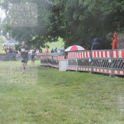 21.06.2025 - 27. Vierlanden-Triathlon KatJ http://msf.ph/oto/8038462 15.06.2025 14:21:17 Ziel 742, 1205 meine-sportfotos.de