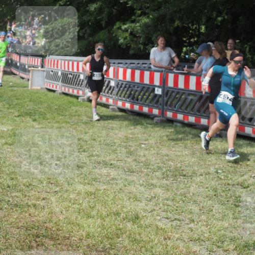 15.06.2025 - 27. Vierlanden-Triathlon KatJ http://msf.ph/oto/8038463 15.06.2025 11:32:40 Schwimmen  meine-sportfotos.de