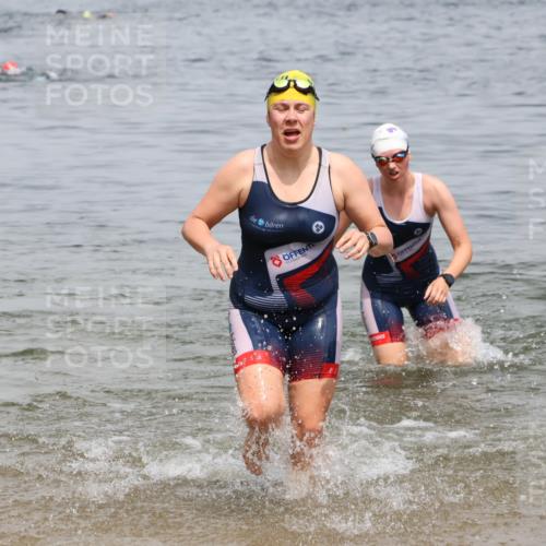 21.06.2025 - 27. Vierlanden-Triathlon Lena Gebhardt http://msf.ph/oto/8038465 15.06.2025 12:26:06 Schwimmen 1050, 1052 meine-sportfotos.de