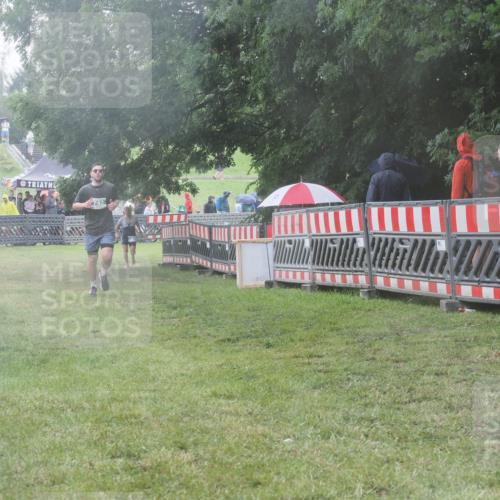 21.06.2025 - 27. Vierlanden-Triathlon KatJ http://msf.ph/oto/8038467 15.06.2025 14:21:17 Ziel 742, 1205 meine-sportfotos.de
