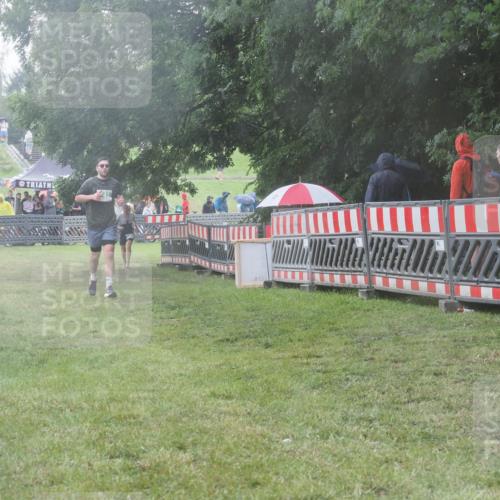 21.06.2025 - 27. Vierlanden-Triathlon KatJ http://msf.ph/oto/8038472 15.06.2025 14:21:17 Ziel 742, 1205 meine-sportfotos.de