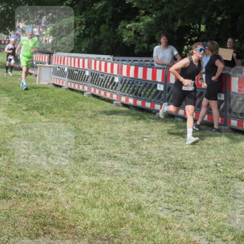 15.06.2025 - 27. Vierlanden-Triathlon KatJ http://msf.ph/oto/8038475 15.06.2025 11:32:41 Schwimmen  meine-sportfotos.de