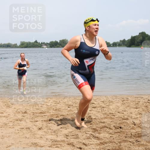 21.06.2025 - 27. Vierlanden-Triathlon Lena Gebhardt http://msf.ph/oto/8038480 15.06.2025 12:26:10 Schwimmen 1050, 1052 meine-sportfotos.de