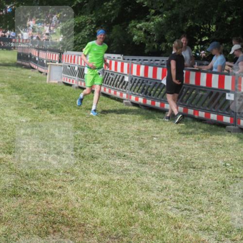 15.06.2025 - 27. Vierlanden-Triathlon KatJ http://msf.ph/oto/8038487 15.06.2025 11:32:43 Schwimmen  meine-sportfotos.de