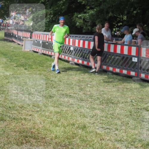 15.06.2025 - 27. Vierlanden-Triathlon KatJ http://msf.ph/oto/8038496 15.06.2025 11:32:43 Schwimmen  meine-sportfotos.de