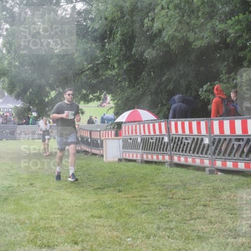21.06.2025 - 27. Vierlanden-Triathlon KatJ http://msf.ph/oto/8038499 15.06.2025 14:21:18 Ziel 742, 1205 meine-sportfotos.de
