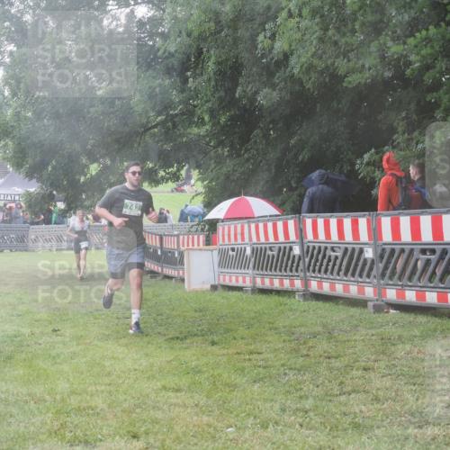 21.06.2025 - 27. Vierlanden-Triathlon KatJ http://msf.ph/oto/8038502 15.06.2025 14:21:18 Ziel 742, 1205 meine-sportfotos.de