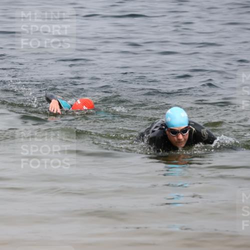 21.06.2025 - 27. Vierlanden-Triathlon Lena Gebhardt http://msf.ph/oto/8038503 15.06.2025 12:26:43 Schwimmen  meine-sportfotos.de