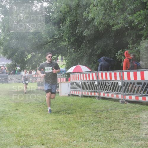 21.06.2025 - 27. Vierlanden-Triathlon KatJ http://msf.ph/oto/8038504 15.06.2025 14:21:19 Ziel 742, 1205, 1238 meine-sportfotos.de