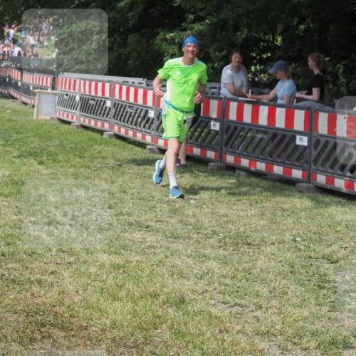 15.06.2025 - 27. Vierlanden-Triathlon KatJ http://msf.ph/oto/8038510 15.06.2025 11:32:44 Schwimmen  meine-sportfotos.de