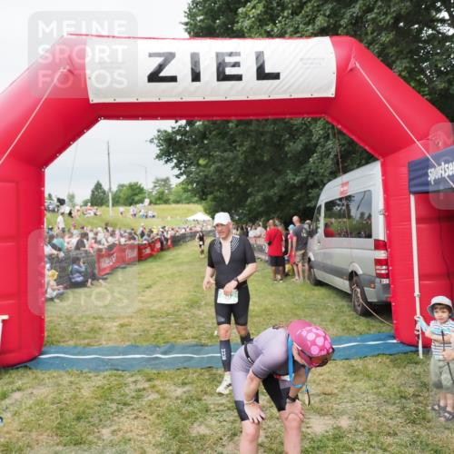 21.06.2025 - 27. Vierlanden-Triathlon MichiJ http://msf.ph/oto/8038512 15.06.2026 13:17:50 Ziel 862 meine-sportfotos.de