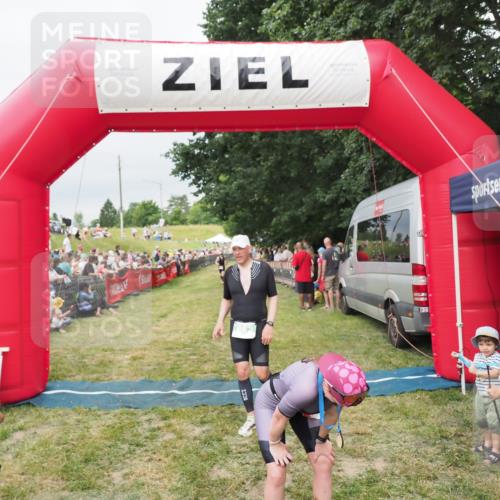 21.06.2025 - 27. Vierlanden-Triathlon MichiJ http://msf.ph/oto/8038518 15.06.2026 13:17:50 Ziel 862 meine-sportfotos.de