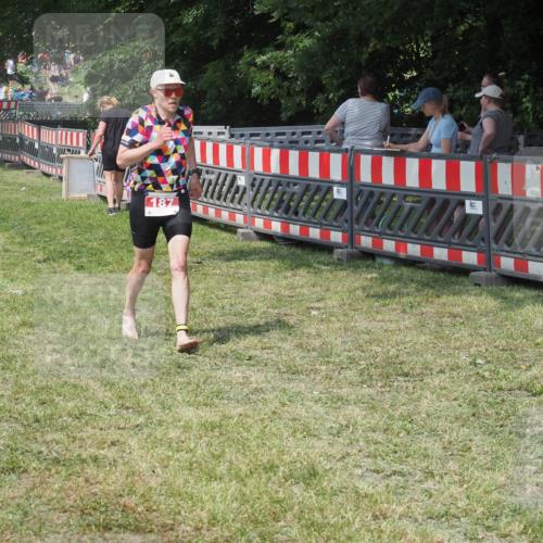 15.06.2025 - 27. Vierlanden-Triathlon KatJ http://msf.ph/oto/8038531 15.06.2025 11:32:51 Schwimmen  meine-sportfotos.de