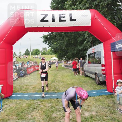 21.06.2025 - 27. Vierlanden-Triathlon MichiJ http://msf.ph/oto/8038533 15.06.2026 13:17:56 Ziel 132, 862 meine-sportfotos.de