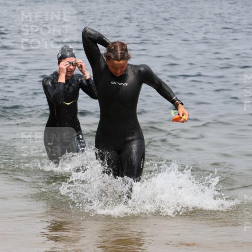 21.06.2025 - 27. Vierlanden-Triathlon Lena Gebhardt http://msf.ph/oto/8038535 15.06.2025 12:27:07 Schwimmen 1057, 1058, 1059 meine-sportfotos.de