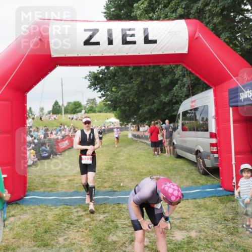 21.06.2025 - 27. Vierlanden-Triathlon MichiJ http://msf.ph/oto/8038546 15.06.2026 13:17:57 Ziel 132, 196, 816 meine-sportfotos.de