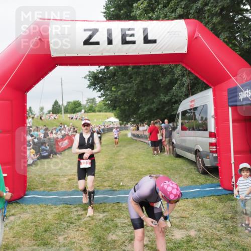 21.06.2025 - 27. Vierlanden-Triathlon MichiJ http://msf.ph/oto/8038550 15.06.2026 13:17:57 Ziel 132, 196, 816 meine-sportfotos.de