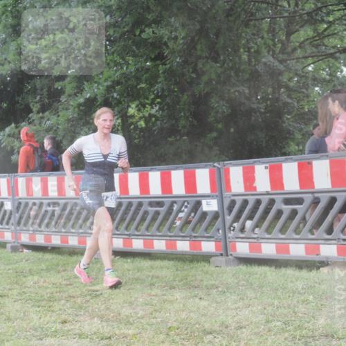 21.06.2025 - 27. Vierlanden-Triathlon KatJ http://msf.ph/oto/8038551 15.06.2025 14:21:25 Ziel 1205, 1238, 1291 meine-sportfotos.de