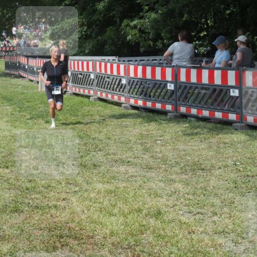 15.06.2025 - 27. Vierlanden-Triathlon KatJ http://msf.ph/oto/8038557 15.06.2025 11:32:56 Schwimmen  meine-sportfotos.de