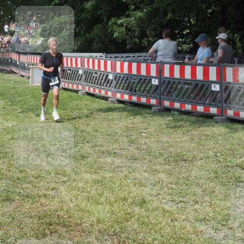15.06.2025 - 27. Vierlanden-Triathlon KatJ http://msf.ph/oto/8038561 15.06.2025 11:32:56 Schwimmen  meine-sportfotos.de
