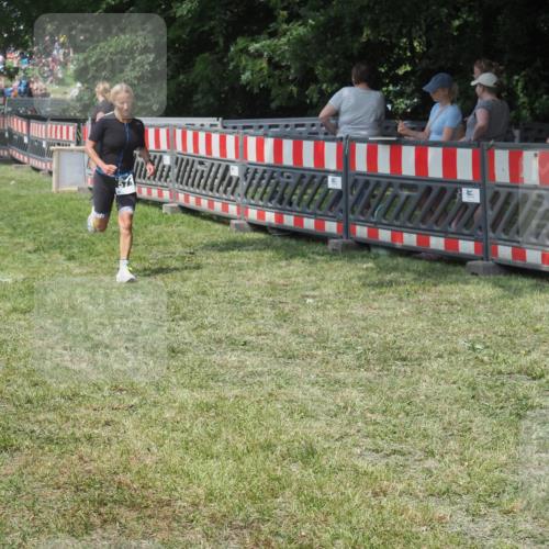 15.06.2025 - 27. Vierlanden-Triathlon KatJ http://msf.ph/oto/8038565 15.06.2025 11:32:56 Schwimmen  meine-sportfotos.de