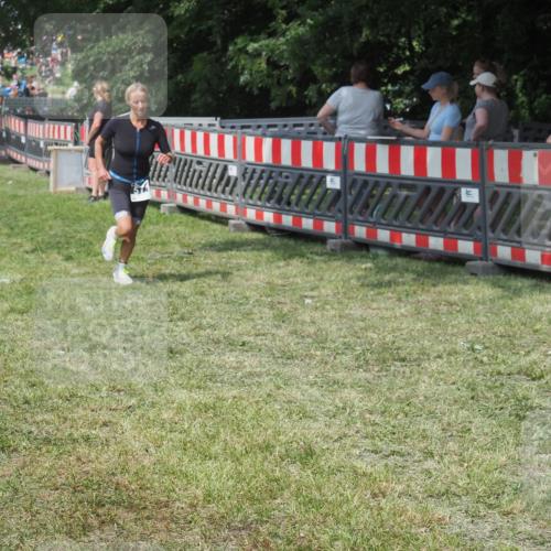15.06.2025 - 27. Vierlanden-Triathlon KatJ http://msf.ph/oto/8038569 15.06.2025 11:32:56 Schwimmen  meine-sportfotos.de